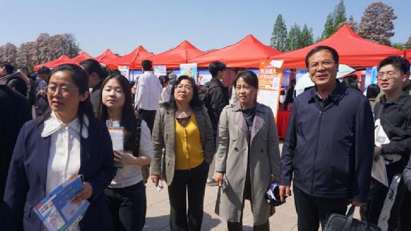 职通未来|yl6776永利集团领导实地走访2026届毕业生春季校园双选会