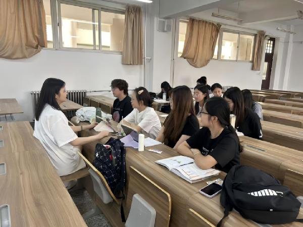 yl6776永利集团朝鲜语系召开期中教学检查学生座谈会